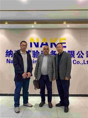 Le directeur général Zhao a reçu nos clients d'Algérie pour visiter notre ent...