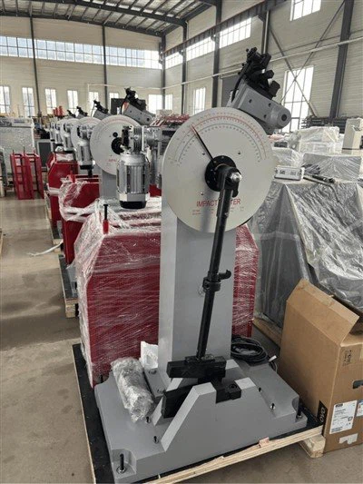 Machine de test d'impact sur le pendule à chary